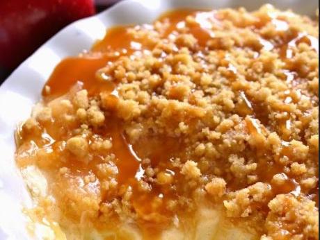 Baked Caramel Apple Cheesecake Dip