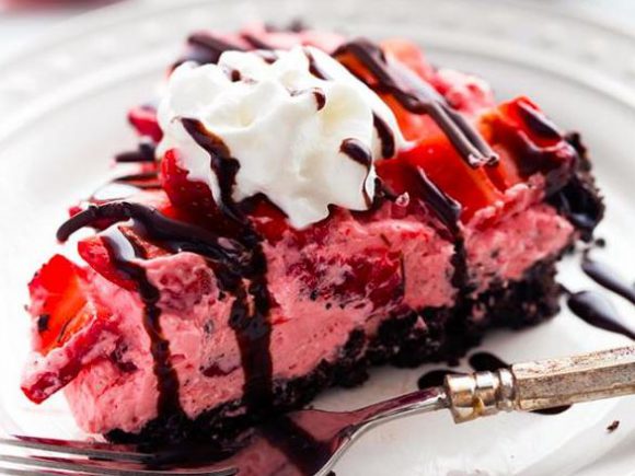 No Bake Chocolate Strawberries and Cream Pie