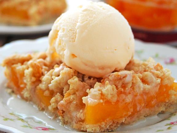 Peaches and Cream Pie Bars a la Mode